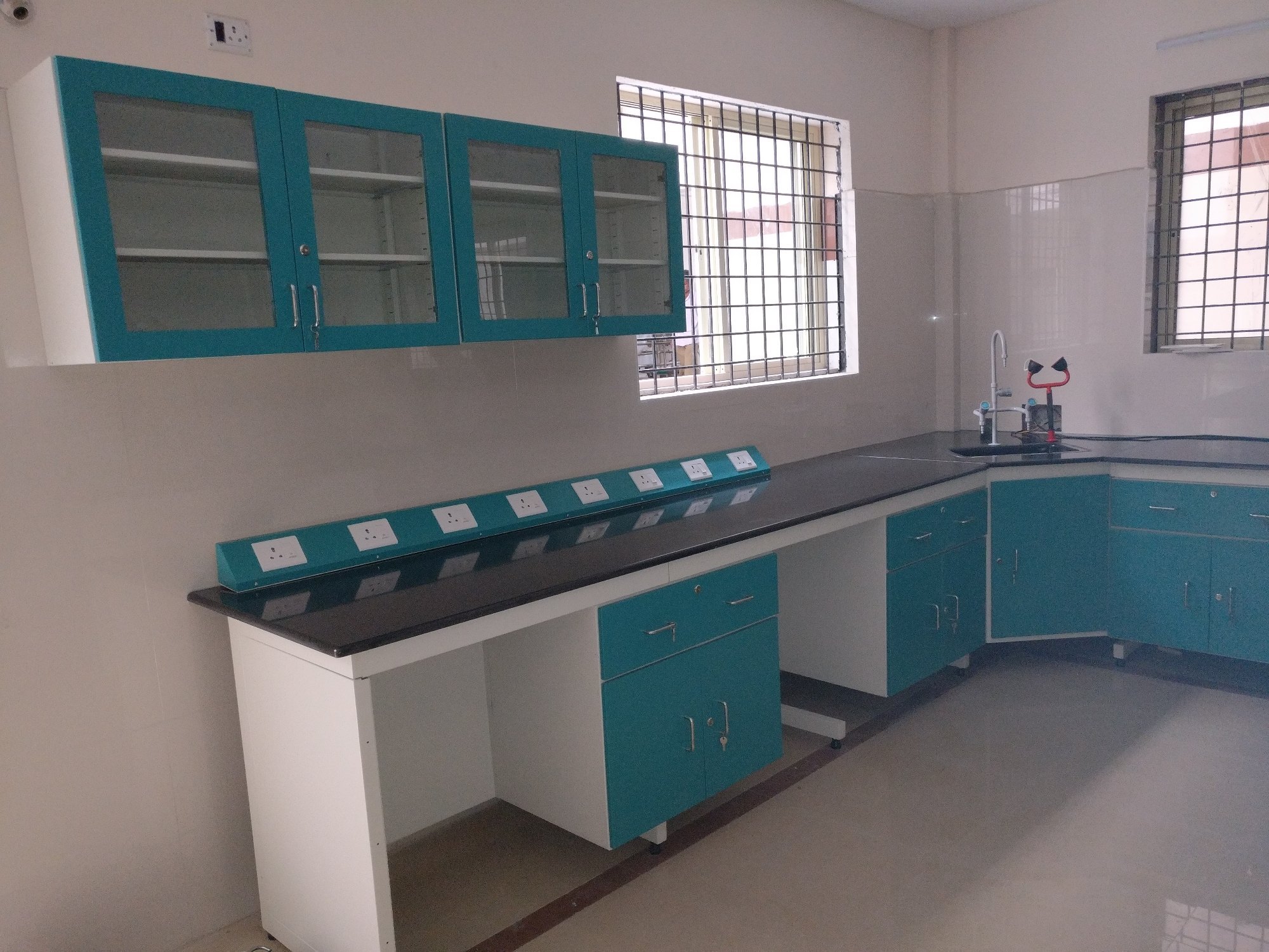 c-frame-laboratory-table
